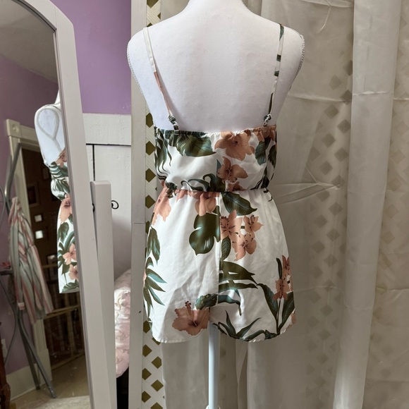 SHEIN White Tropical Wrap Romper with Peach Floral Print - Picture 3 of 4